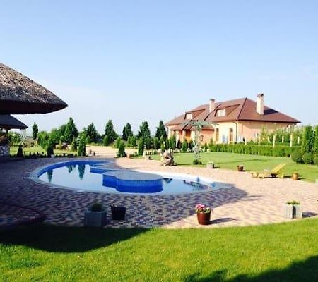 Maetok Country Club Hotel Petrovo Exterior foto