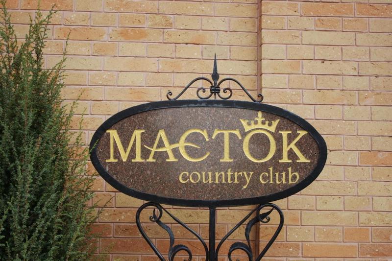 Maetok Country Club Hotel Petrovo Exterior foto